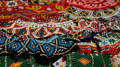 Відчувають захист завдяки прикрасам. Як на Буковині майстрині виготовляють старовинні ґердани та силянки | Жива спадщина