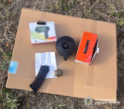 На Житомирщині поліцейські затримали чоловіка під час продажу боєприпасів і гранати На Житомирщині поліцейські затримали чоловіка під час продажу боєприпасів і гранати