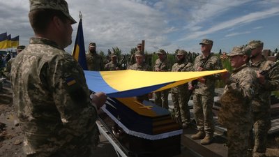 Із 45-річним солдатом Вадимом Хмелевським попрощалися у Рівному Із 45-річним солдатом Вадимом Хмелевським попрощалися у Рівному