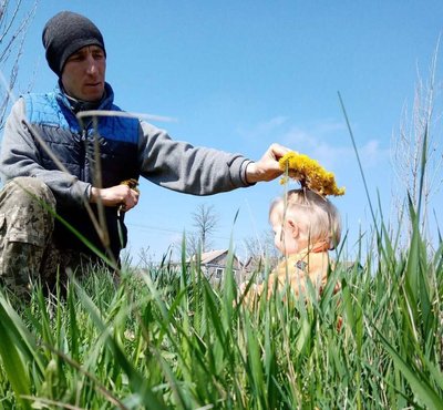 "Впізнала по руках та шкарпетках": дружина військовополоненого з Миколаївщини пережила окупацію та чекає на чоловіка "Впізнала по руках та шкарпетках": дружина військовополоненого з Миколаївщини пережила окупацію та чекає на чоловіка