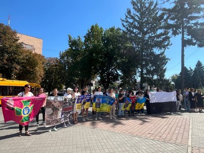 Прапор Надії: у Черкасах підняли стяг на честь полонених та зниклих безвісти Прапор Надії: у Черкасах підняли стяг на честь полонених та зниклих безвісти