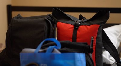 "Зривається земля від вибухів." Історії евакуйованих з прифронтової Васильківки на Дніпропетровщині "Зривається земля від вибухів." Історії евакуйованих з прифронтової Васильківки на Дніпропетровщині