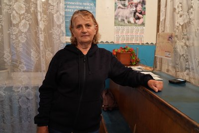 "Ми за пошту зубами гризти будемо". Як працює остання поштарка в прифронтовій Гаврилівці на СИнельниківщині "Ми за пошту зубами гризти будемо". Як працює остання поштарка в прифронтовій Гаврилівці на СИнельниківщині