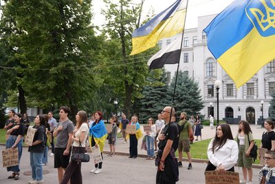Десятий день дніпряни мітингують за поновлення Федорова на посаді міністра оборони Десятий день дніпряни мітингують за поновлення Федорова на посаді міністра оборони