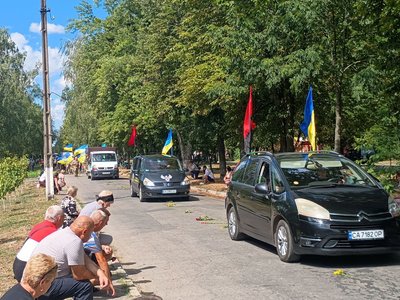 Був добровольцем: на Черкащині попрощались із загиблим на війні з Росією захисником Був добровольцем: на Черкащині попрощались із загиблим на війні з Росією захисником