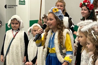 Благодійна коляда в Одесі: діти збирають кошти на лікування онкохворої дівчинки Благодійна коляда в Одесі: діти збирають кошти на лікування онкохворої дівчинки
