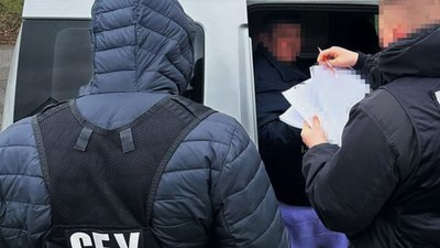 Четверо черкащан підозрюються у незаконному видобутку піску — СБУ Четверо черкащан підозрюються у незаконному видобутку піску — СБУ