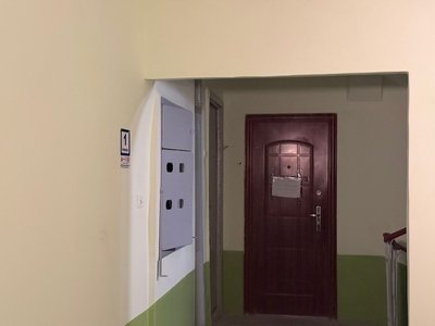 двері, під'їзд