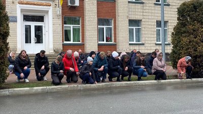 На Чернігівщині поховали захисників Олександра Гостара та Сергія Петрика На Чернігівщині поховали захисників Олександра Гостара та Сергія Петрика