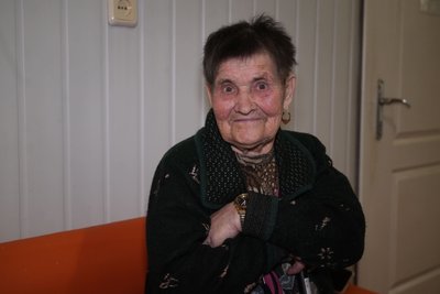 Чотири місяці жила з тілом загиблого сина. З прифронтової Великомихайлівки на Дніпропетровщині евакуювали 81-річну жінку Чотири місяці жила з тілом загиблого сина. З прифронтової Великомихайлівки на Дніпропетровщині евакуювали 81-річну жінку