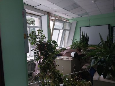 "Вони добивали школу". Наслідки повторного обстрілу Краснопілля "Вони добивали школу". Наслідки повторного обстрілу Краснопілля