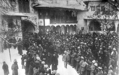 Birinci Qurultay: qadın yolbaşçı, öz Konstitutsiyası ve mustaqil devletniñ ilân etilmesi Birinci Qurultay: qadın yolbaşçı, öz Konstitutsiyası ve mustaqil devletniñ ilân etilmesi