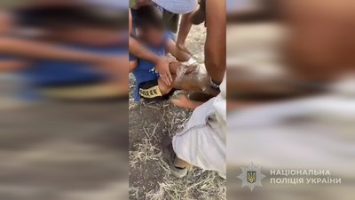 Зв’язали та знімали на відео: на Одещині судитимуть одного з учасників катування 16-річного підлітка Зв’язали та знімали на відео: на Одещині судитимуть одного з учасників катування 16-річного підлітка