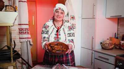 "Кулінарний спадок": як на Рівненщині готують давні пісні пироги з квасолею та сушеними чорницями "Кулінарний спадок": як на Рівненщині готують давні пісні пироги з квасолею та сушеними чорницями