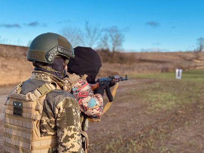 Вистрілюють 40 набоїв: в центрі нацспротиву відбувся вишкіл зі стрільби Вистрілюють 40 набоїв: в центрі нацспротиву відбувся вишкіл зі стрільби