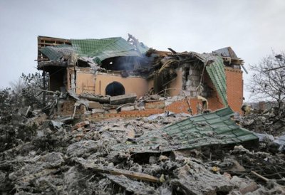 Пошкоджений будинок у Новоосиновому