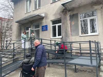 пандус, люди з інвалідністю, інвалідність, лікарня, доступність, тернопіль пандус, люди з інвалідністю, інвалідність, лікарня, доступність, тернопіль