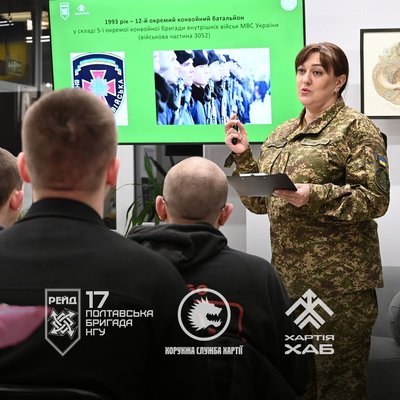 "Щоб людина розуміла, для чого стоїть зі зброєю": чим займається хорунжа служба "Щоб людина розуміла, для чого стоїть зі зброєю": чим займається хорунжа служба