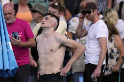 Британського тенісиста знудило після 5-сетового матчу на Australian Open-2024: що трапилось Британського тенісиста знудило після 5-сетового матчу на Australian Open-2024: що трапилось