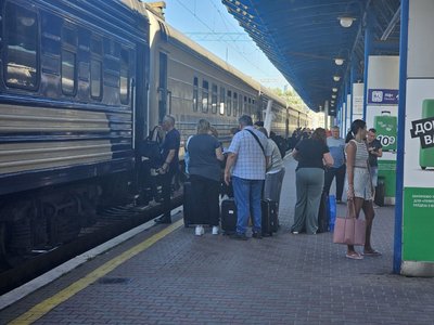 Через обстріли РФ затримується поїзд Дніпро-Хелм: що кажуть пасажири Через обстріли РФ затримується поїзд Дніпро-Хелм: що кажуть пасажири