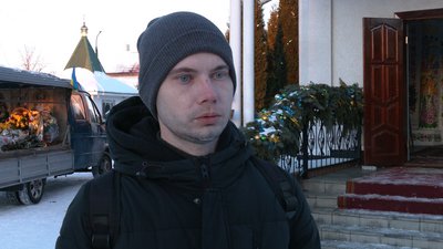 Гасив пожежу, яка сталася через атаку РФ, і раптово стався обвал конструкцій: на Чернігівщині поховали рятувальника Гасив пожежу, яка сталася через атаку РФ, і раптово стався обвал конструкцій: на Чернігівщині поховали рятувальника