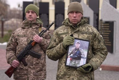 На Дніпропетровщині прощаються з загиблим внаслідок удару по полігону військовим На Дніпропетровщині прощаються з загиблим внаслідок удару по полігону військовим