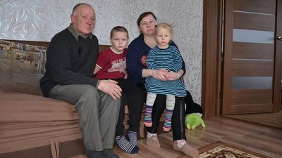 Невидимі жертви війни: чому після деокупації хворіють та помирають колишні бранці підвалу в Ягідному Невидимі жертви війни: чому після деокупації хворіють та помирають колишні бранці підвалу в Ягідному