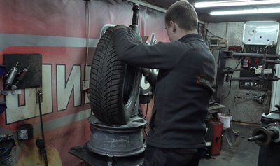 "Ями не видно": чи можуть черкащани повернути кошти за пошкоджені колеса на розбитих дорогах "Ями не видно": чи можуть черкащани повернути кошти за пошкоджені колеса на розбитих дорогах