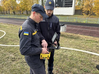 Рятувальники з пультом управління Рятувальники з пультом управління