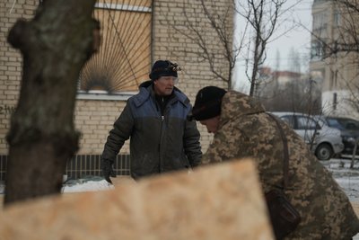 “Було страшно: летіло й гуло”: сум'яни про влучання у двір багатоповерхівки “Було страшно: летіло й гуло”: сум'яни про влучання у двір багатоповерхівки