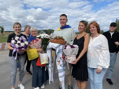 На Вінниччині зустріли звільненого з полону Олександра Журжу На Вінниччині зустріли звільненого з полону Олександра Журжу