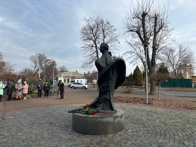 "Залишився вічно молодим": як у Черкасах відзначили 90 років з дня народження Василя Симоненка "Залишився вічно молодим": як у Черкасах відзначили 90 років з дня народження Василя Симоненка