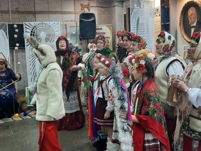 "Карнавал" майстрині. У Миколаєві відкрили виставку ляльок та картин "Карнавал" майстрині. У Миколаєві відкрили виставку ляльок та картин