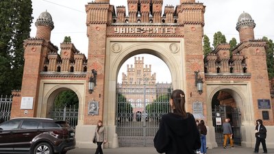 «Багато хто не вірить, що я викладачка». Як 23-річна випускниця Чернівецького університету навчає студентів-ровесників «Багато хто не вірить, що я викладачка». Як 23-річна випускниця Чернівецького університету навчає студентів-ровесників