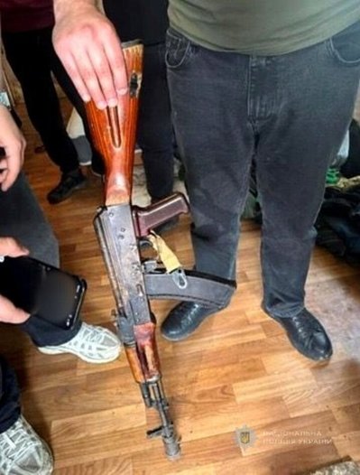 Військового з Одещини підозрюють у СЗЧ та незаконному вивезенні зброї з зони бойових дій Військового з Одещини підозрюють у СЗЧ та незаконному вивезенні зброї з зони бойових дій