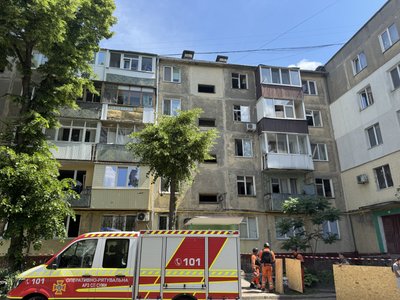 Снаряд РСЗВ на дивані: свідки розповіли про обстріл вулиць Металургів і Реміснича в Сумах Снаряд РСЗВ на дивані: свідки розповіли про обстріл вулиць Металургів і Реміснича в Сумах