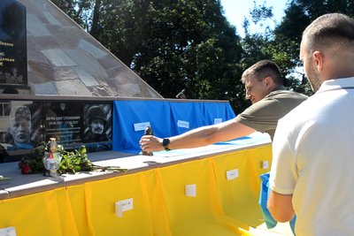 Олег Барна, відкриття меморіальної дошки Олегу Барні Олег Барна, відкриття меморіальної дошки Олегу Барні