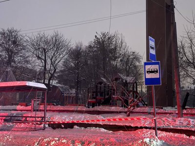 Влучання в дитмайданчик біля пам'ятника Бандері: що відомо про атаку РФ 15 січня по Львову Влучання в дитмайданчик біля пам'ятника Бандері: що відомо про атаку РФ 15 січня по Львову