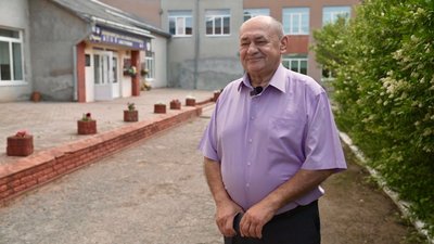 Олег Суслик, директор школи села Жизномир, відкрили спортивний майданчик, Тернопільщина, 9 червня 2026 року Олег Суслик, директор школи села Жизномир, відкрили спортивний майданчик, Тернопільщина, 9 червня 2026 року