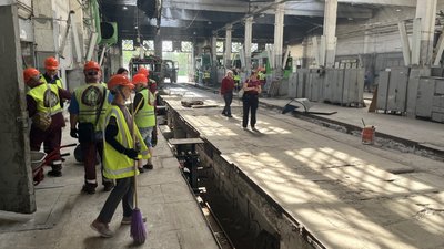 у тролейбусному депо у Харкові усувають наслідки атаки "Шахедів" 30 травня у тролейбусному депо у Харкові усувають наслідки атаки "Шахедів" 30 травня