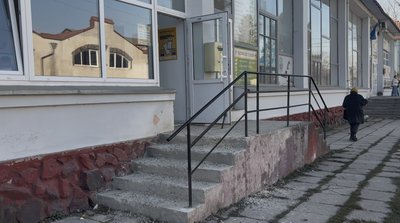 Відділення "Укрпошти", Бурштин, сходи Відділення "Укрпошти", Бурштин, сходи