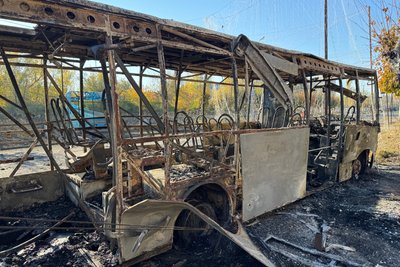 «Фрагменти треба збирати всі докупи». У Краматорську триває ідентифікація 30 загиблих через удар по автобусах «Фрагменти треба збирати всі докупи». У Краматорську триває ідентифікація 30 загиблих через удар по автобусах