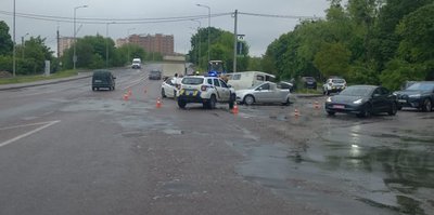 У Львові зіткнулися четверо авто: травмовано двоє людей У Львові зіткнулися четверо авто: травмовано двоє людей
