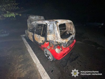 У Херсоні поліцейські викрили підозрюваного у підпалі авто у Корабельному районі У Херсоні поліцейські викрили підозрюваного у підпалі авто у Корабельному районі