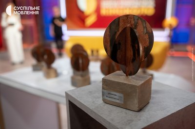 "Сірі бджоли" та "Фрагменти льоду": премія "Кіноколо 2024" назвала переможців "Сірі бджоли" та "Фрагменти льоду": премія "Кіноколо 2024" назвала переможців