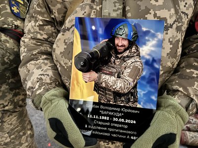 У Полтаві попрощалися із захисниками Ігорем Котельніковим та Володимиром Щербаком, які полягли на Донеччині У Полтаві попрощалися із захисниками Ігорем Котельніковим та Володимиром Щербаком, які полягли на Донеччині