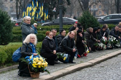 Понад рік вважався зниклим безвісти: в Ужгороді попрощалися із полеглим воїном Сергієм Лазориком Понад рік вважався зниклим безвісти: в Ужгороді попрощалися із полеглим воїном Сергієм Лазориком