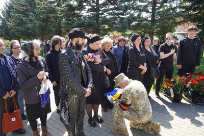 В Ужгороді попрощалися із захисником Віктором Чинадієм В Ужгороді попрощалися із захисником Віктором Чинадієм