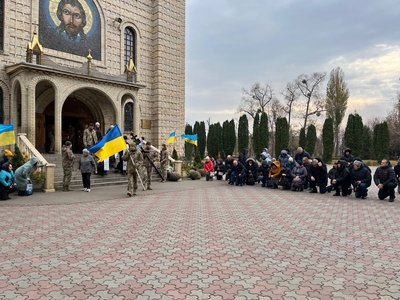 Два місяці на фронті: Черкаси попрощалися із військовослужбовцем