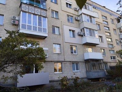 У Полтаві встановлюють вікна у закладах, які були пошкоджені внаслідок обстрілу 17 червня У Полтаві встановлюють вікна у закладах, які були пошкоджені внаслідок обстрілу 17 червня